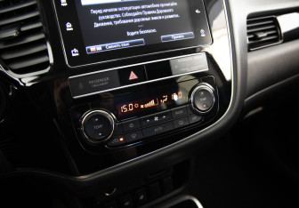 Подержанный автомобиль Mitsubishi Outlander 2019 года (15 фото)
