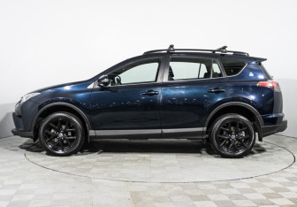 Подержанный автомобиль Toyota RAV4 2019 года (15 фото)