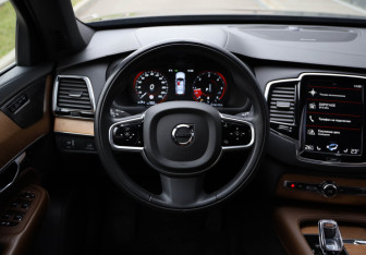Подержанный автомобиль Volvo XC90 2019 года (9 фото)