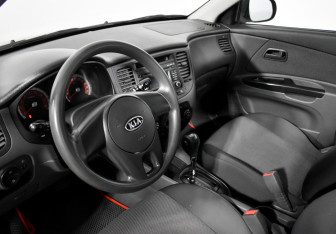Подержанный автомобиль Kia Rio Hatchback 2011 года (9 фото)