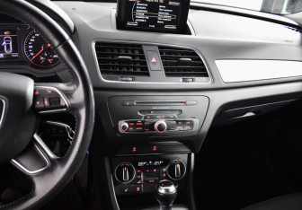 Подержанный автомобиль Audi Q3 2015 года (16 фото)