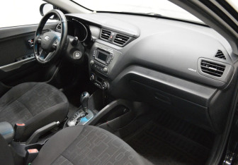 Подержанный автомобиль Kia Rio Sedan 2013 года (11 фото)