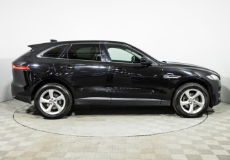 Подержанный автомобиль Jaguar F-Pace 2017 года (4 фото)