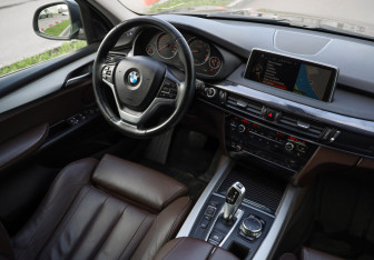 Подержанный автомобиль BMW X5 2016 года (10 фото)