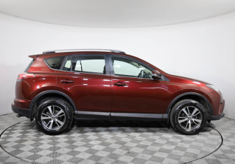 Подержанный автомобиль Toyota RAV4 2018 года (4 фото)