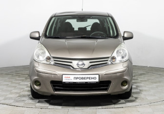Подержанный автомобиль Nissan Note 2011 года (2 фото)