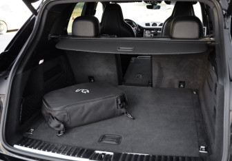 Подержанный автомобиль Porsche Cayenne 2019 года (32 фото)