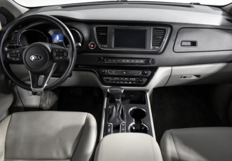 Подержанный автомобиль Kia Carnival 2019 года (17 фото)