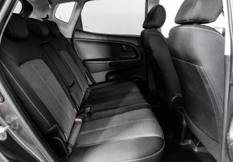 Подержанный автомобиль Kia Venga 2012 года (18 фото)