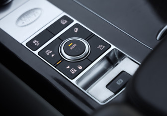 Подержанный автомобиль Land Rover Range Rover 2018 года (24 фото)