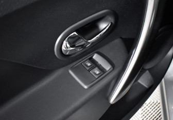 Подержанный автомобиль Renault Sandero 2015 года (10 фото)