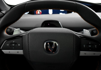 Подержанный автомобиль Changan UNI-V 2023 года (23 фото)