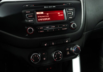 Подержанный автомобиль Kia Ceed Hatchback 2013 года (15 фото)