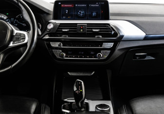Подержанный автомобиль BMW X3 2019 года (13 фото)