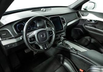 Подержанный автомобиль Volvo XC90 2018 года (11 фото)