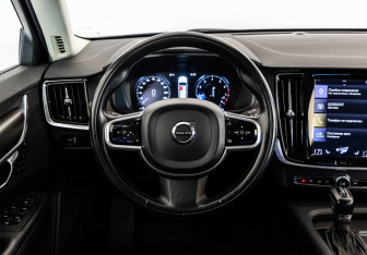 Подержанный автомобиль Volvo V90 Cross Country 2018 года (13 фото)
