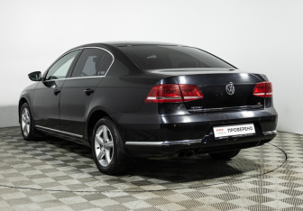 Подержанный автомобиль Volkswagen Passat Sedan 2012 года (7 фото)