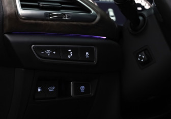 Подержанный автомобиль Genesis G90 2020 года (16 фото)