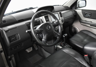 Подержанный автомобиль Nissan X-Trail 2006 года (9 фото)