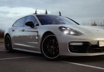 Подержанный автомобиль Porsche Panamera Wagon 2019 года (6 фото)