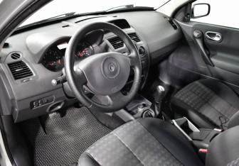 Подержанный автомобиль Renault Megane Sedan 2006 года (9 фото)