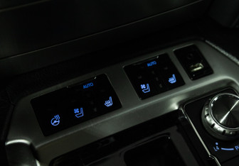 Подержанный автомобиль Toyota Land Cruiser Suv 2016 года (17 фото)