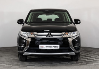 Подержанный автомобиль Mitsubishi Outlander 2017 года (2 фото)