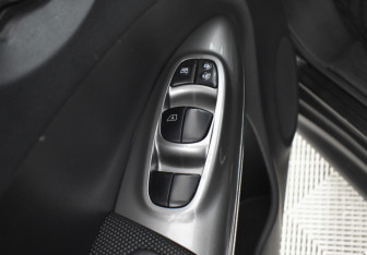 Подержанный автомобиль Nissan Juke 2014 года (17 фото)