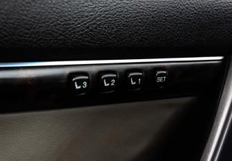 Подержанный автомобиль Toyota Land Cruiser Suv 2010 года (17 фото)