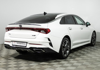 Подержанный автомобиль Kia K5 2020 года (5 фото)