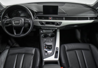 Подержанный автомобиль Audi A4 Sedan 2019 года (15 фото)