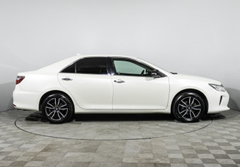 Подержанный автомобиль Toyota Camry Sedan 2016 года (4 фото)