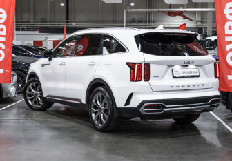 Подержанный автомобиль Kia Sorento 2022 года (10 фото)
