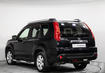 Подержанный автомобиль Nissan X-Trail 2008 года (7 фото)
