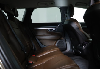 Подержанный автомобиль Volvo V90 Cross Country 2017 года (24 фото)