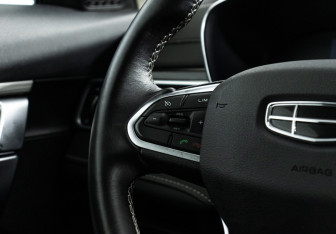 Подержанный автомобиль Geely Atlas Pro 2023 года (21 фото)