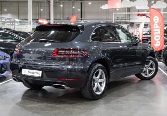 Подержанный автомобиль Porsche Macan 2018 года (6 фото)