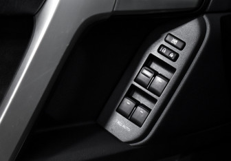 Подержанный автомобиль Toyota Land Cruiser Prado 2019 года (10 фото)