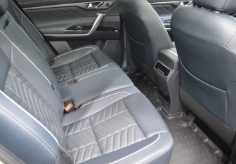 Подержанный автомобиль Changan CS95 2023 года (11 фото)