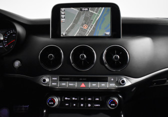 Подержанный автомобиль Kia Stinger 2018 года (18 фото)