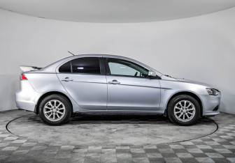 Подержанный автомобиль Mitsubishi Lancer Sedan 2012 года (4 фото)
