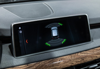 Подержанный автомобиль BMW X5 2017 года (21 фото)