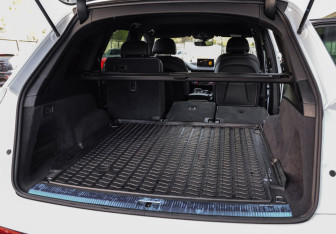 Подержанный автомобиль Audi Q7 2019 года (37 фото)