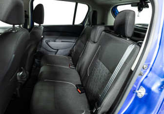 Подержанный автомобиль Renault Sandero 2020 года (10 фото)