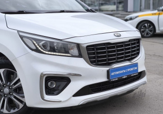 Подержанный автомобиль Kia Carnival 2019 года (8 фото)