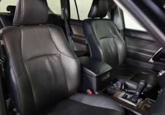 Подержанный автомобиль Toyota Land Cruiser Prado 2012 года (24 фото)
