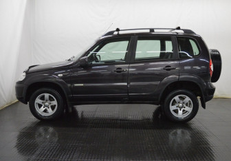 Подержанный автомобиль Chevrolet Niva 2013 года (8 фото)