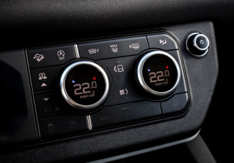 Подержанный автомобиль Land Rover Defender Suv 2021 года (22 фото)