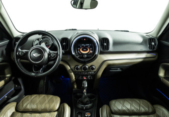 Подержанный автомобиль MINI Countryman 2017 года (13 фото)