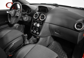 Подержанный автомобиль Opel Corsa 2007 года (12 фото)